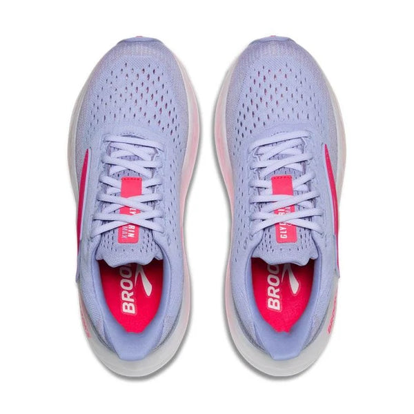 Et par Brooks Glycerin Max løbesko dame i Blue Heron/Diva Pink/White, set ovenfra, viser blå mesh-overdel, hvide såler og pink accenter for maksimal komfort. Brooks-logoet ses på både pløs og indersål.