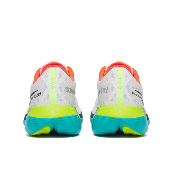 Saucony Endorphin Trainer Herre i White/Mutant har hvid overdel med sorte og grå detaljer samt neongule og turkise hæle med orange accent.