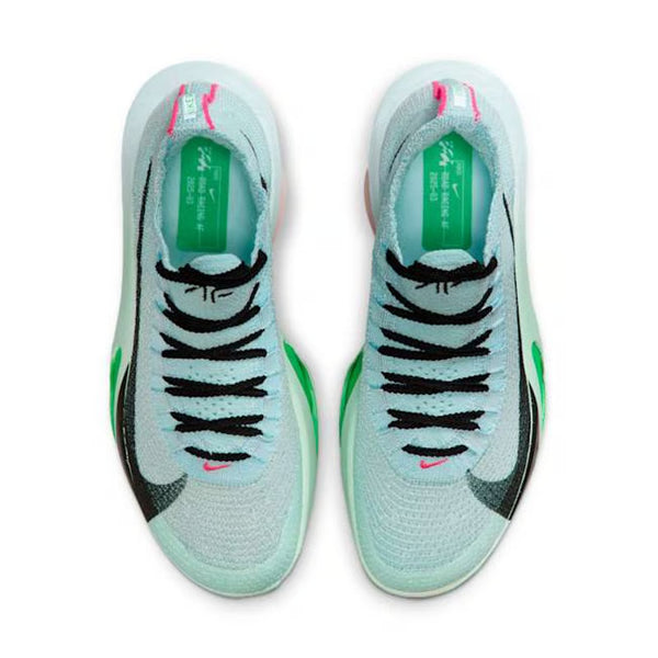Topbillede af et par Nike Alphafly Next% 3 Dame konkurrencesko i Glacier Blue/Black-Mint Foam-Green Shock med sorte snørebånd, grønne såler, pink detaljer og brandede indlægssåler - perfekte løbesko til din næste løbetur.