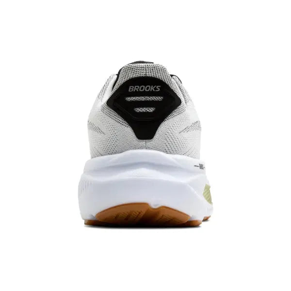 Bagfra ses en centreret Brooks Ghost 17 Herre løbesko i White/Black/Tea, med synligt mærke, sort hælparti og en delvis brun gummisål på en hvid baggrund for optimal komfort.