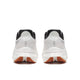 Et par Saucony Endorphin Speed 5 herre løbesko i White/Gum set bagfra, med orange og hvide såler, sort foring, diskret Saucony-branding og designet til tempo- og distancetræning.