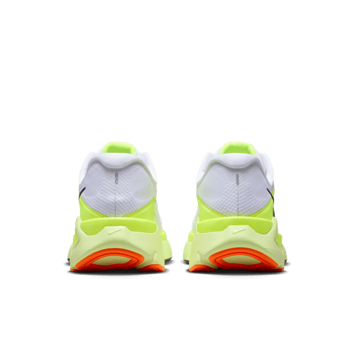 Et par Nike Structure Plus løbesko til herrer i White/Black-Pure Platinum-Volt, med ReactX-skum for ekstra stabilitet, set bagfra mod en almindelig hvid baggrund.
