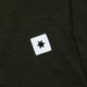 Nærbillede af Saysky Clean Pace Long Sleeve, Herre, Green, med en lille hvid firkantet patch med en sort sekstakket stjerne i midten.
