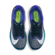 Et par Nike Zoom Fly 6 herre løbesko i Obsidian/White-Persian Violet-Volt med hvide swooshes, sorte snørebånd, grønne indersåler, blå foring og blågrønne ZoomX-skum-mellemsåler vist ovenfra på en almindelig hvid baggrund.