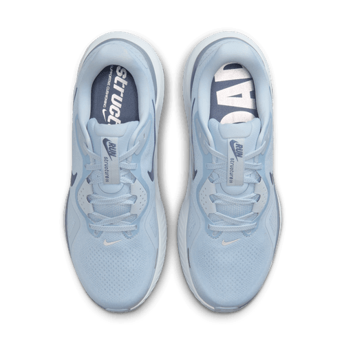 Et par Nike Structure 26 herre løbesko i Lt Armory Blue/Diffused Blue-Ashen Slate, sat ovenfra med hvide snørebånd og mesh-overdele-ideelle til stabilitet i hvert skridt.