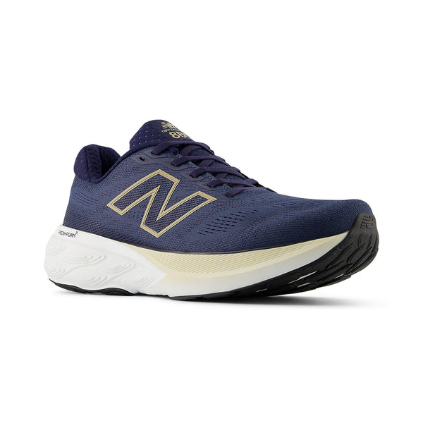 En enkelt New Balance FreshFoam 880 v15 herre løbesko i Vintage Indigo/Stoneware vises forfra med guldlogo, hvid mellemsål og sort ydersål mod en almindelig hvid baggrund.
