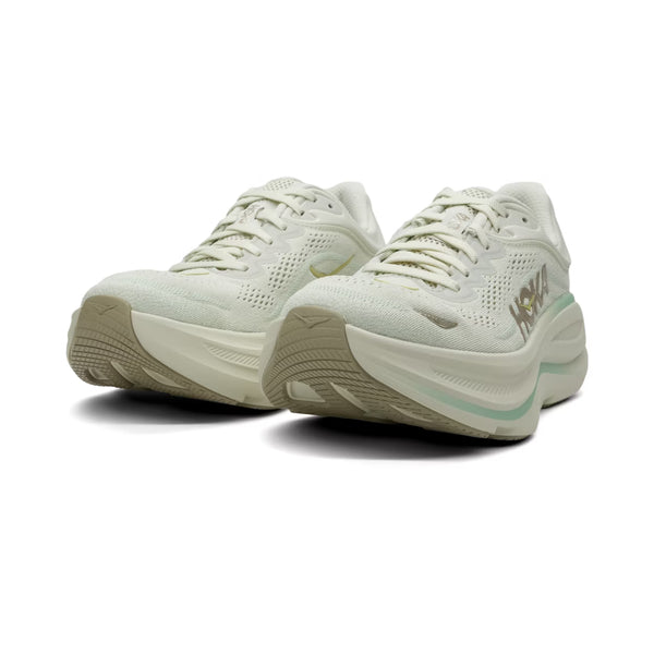 Et par Hoka Bondi 9 Dame løbesko i Truffle Salt/Sea Glass med tykke, polstrede såler for maksimal komfort, vist mod en ensfarvet hvid baggrund.