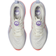 Topbillede af Asics Gel-Cumulus 27 Tokyo herre løbesko i Cream/Edo Purple med lilla og røde detaljer, et lilla cirkelformet logo på indersålerne, hvide snørebånd, rødtonede såler og overlegen stødabsorbering.