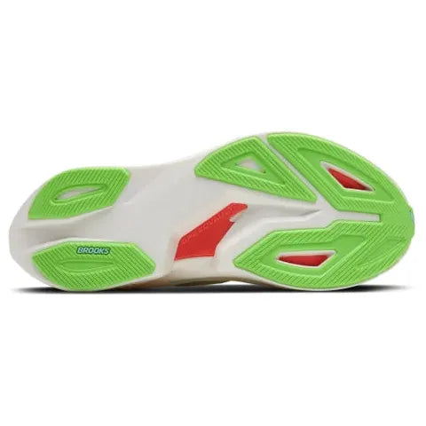 Billedet viser sålen på en Brooks Hyperion Max 3 Dame i Coconut/Green Gecko/Pink Clay med hvid bund, grønne grebspartier, pink detaljer og "BROOKS" synligt på et grønt område.