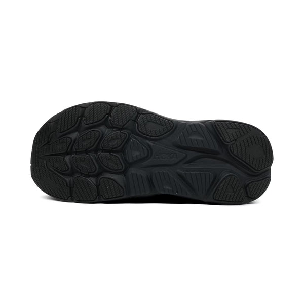 Billedet viser den sorte gummiydersål på Hoka Clifton 10 Dame i Black/Black, der har en struktureret slidbane for greb og Hoka-logoet præget i midten - ideelt til løbesko til kvinder.
