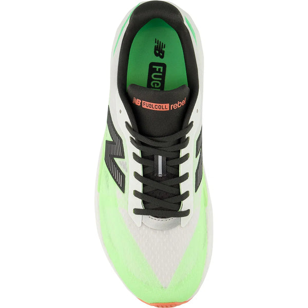 Et topbillede af New Balance Fuelcell Rebel V5, Herre, White/Mint Flash EKIDEN viser en hvid og mintfarvet overdel, sorte snørebånd og logo, en orange accent på pløsen og 'FuelCell Rebel'-tekst på pløsen.