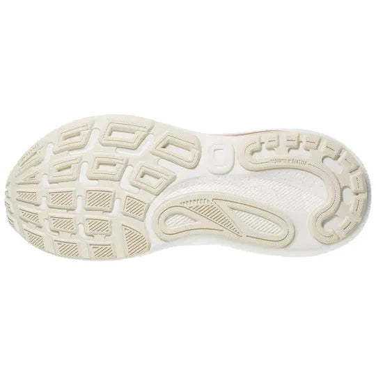 Billedet viser den hvide ydersål på Brooks Adrenaline GTS 24 Dame i Coconut/Rose Gold/White, der har en struktureret, rillet slidbane med rektangulære og buede former for greb og støtte.