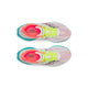 Saucony Endorphin Speed 5 Dame i White/Mutant har en overdel i hvid mesh med blågrønne såler, pink og orange inderforing og synlig branding på indersålerne og siderne, vist ovenfra på en almindelig hvid baggrund.