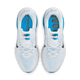 Topbillede af Nike Vomero 18 herre løbesko i White/Black-Blue Hero med sorte swooshes, blåt inderfor, mesh-overdel og "RUN"- og "ROAD"-indlægssåler, der fremhæver stødabsorbering for komfortable løb.