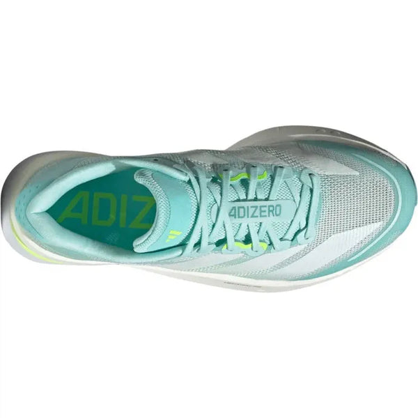 Topbillede af Adidas Adizero Boston 13 løbesko dame i Seflaq/Zeromt/Luclem med en overdel i mesh, lysegrønne detaljer og ADIZERO på indersålen og tungen. Udstyret med avanceret LIGHTSTRIKE PRO-støddæmpning for god præstation.