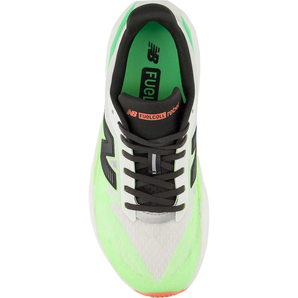 New Balance Fuelcell Rebel V5 Dame i White/Mint Flash EKIDEN set ovenfra, med FuelCell Rebel-branding på tungen, et sort N-logo på siden, hvide snørebånd og en åndbar overdel i mesh.