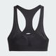Adidas Adizero Medium Support Run Bra til kvinder i sort er vist bagfra mod en almindelig lys baggrund, der fremhæver udskæringsdetaljer og et bredt bånd forneden - ideelt til løb og daglig træning.
