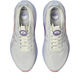 Et par Asics Gel-Kayano 32 Tokyo herre løbesko i Cream/Edo Purple, sat ovenfra med lilla og pink detaljer, cirkulært lilla logo på tungen og designet til fremragende stabilitet.