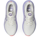Asics GT-2000 14 Tokyo til kvinder i Cream/Edo Purple har lilla detaljer og snørebånd, en mønstret ankel og sål, det karakteristiske Asics-logo og en FF BLAST PLUS-mellemsål for ekstra komfort. Set fra oven.