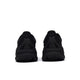 Et par Hoka Bondi 9 black/black herre sneakers vises bagfra mod en hvid baggrund, der fremhæver deres tykke såler og mesh-hældetaljer for maksimal komfort.