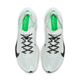 En top-down-visning af Nike Zoomx Vaporfly Next% 4 Dame i White/Black-Hyper Pink-Mint Foam viser skoene side om side på en hvid baggrund med sorte accenter, sorte snørebånd, grønne indlægssåler og ZoomX-skumdæmpning.