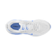 Topbillede af Nike Vomero 18 dame løbesko i White/Royal Pulse-Football Grey med overdel i mesh, hvide snørebånd, blå detaljer og ZoomX-mellemsål for responsiv komfort. VOMERO 18 er synlig på den blå indersål.