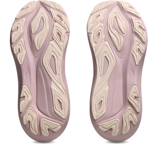 To Pearl Pink/Morganite ASICS Gt-2000 14 damesko vises side om side på en hvid baggrund og viser deres beige, bølgede såldesign - ideelle stabile løbesko til kvinder, der søger både stil og støtte.
