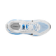 Et top-down billede af Nike Vomero 18 herre i White/Black-Blue Hero med blå detaljer, sort swoosh, hvide snørebånd, mesh-detaljer og overlegen stødabsorbering. På indersålen står der "VOMERO 18" og "RUN".