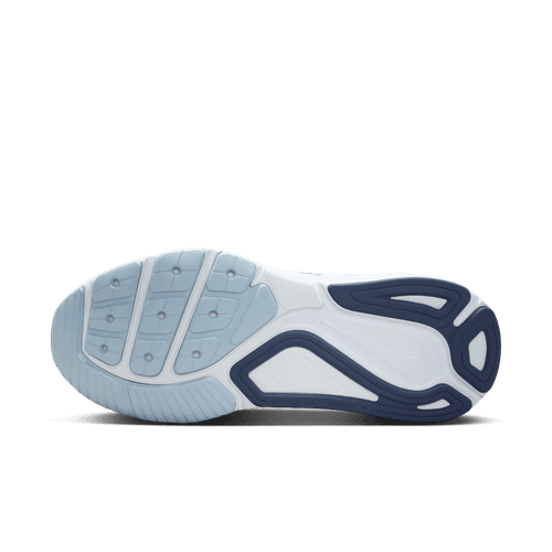 Billedet viser den nederste del af Nike Structure 26 Herre-sålen i Lt Armory Blue/Diffused Blue-Ashen Slate, der fremhæver teksturerede og ribbede sektioner i blåt og hvidt for greb og stabilitet.