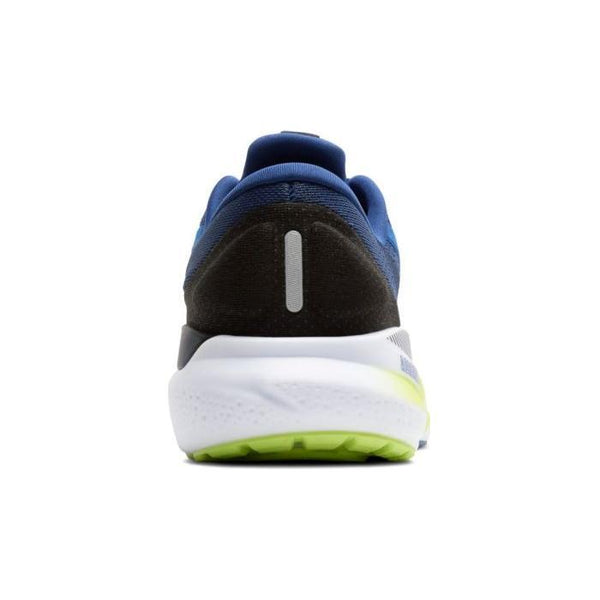 Et kig bagud på Brooks Adrenaline GTS 24, Herre i Navy Peony/Black/Acid Lime viser en blå overdel, sort hæl, reflekterende stabiliseringsstrimmel, hvid mellemsål og grøntonet ydersål mod en almindelig hvid baggrund.