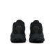Et par Hoka Clifton 10 Dame Black/Black løbesko er vist bagfra, side om side, mod en hvid baggrund.