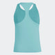 Adidas Adizero E Tank til kvinder i Powtea er en ærmeløs, lyseblå racerback-top lavet af glat, elastisk stof, der transporterer sved, så du holder dig kølig og komfortabel under træningen.