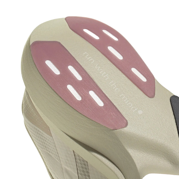 Et nærbillede af Adidas Adizero Evo SL Wove "H.Koumori" Dame løbesko i Putgre/Alumin/Shafig fremhæver det lette design, perfekt til tempotræning og optimeret til ydeevne.