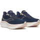 Et par Saucony Triumph 23 løbesko dame i Navy/Cameo med hvide såler og et buet hvidt sidedesign, der giver enestående komfort, vist på en almindelig hvid baggrund.
