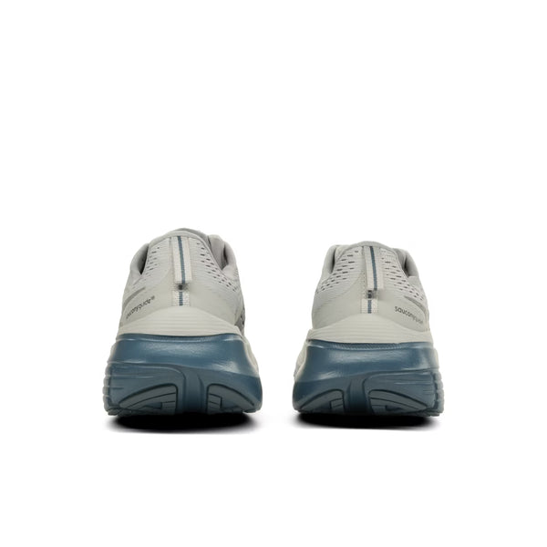 Et par Saucony Guide 18 Herre løbesko i Fossil/Dusk med blå såler og PWRRUN-mellemsål for ekstra komfort, vist bagfra og placeret side om side på en hvid baggrund.