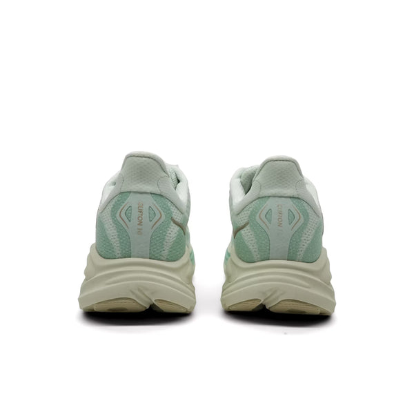 Et par Hoka Clifton 10 Dame-sneakers i Sea Glass/Jadeite, vist bagfra på en hvid baggrund. De har tykke beige såler, meshdetaljer og "HOKA"-branding på hælkappen.