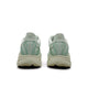 Et par Hoka Clifton 10 Dame-sneakers i Sea Glass/Jadeite, vist bagfra på en hvid baggrund. De har tykke beige såler, meshdetaljer og "HOKA"-branding på hælkappen.