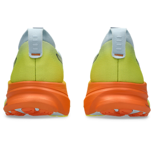 Asics Gel-Kayano 32, Herre, Sky/Lemon Spark ses bagfra med gul mesh-overdel, orange mellem- og ydersål og lysegrå trækflige på hælen.