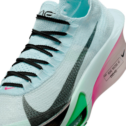 Nærbillede af Nike Alphafly Next% 3 Herre løbesko i Glacier Blue/Black-Mint Foam-Green Shock med sort snørebånd, markant Swoosh og ZoomX-skum mellemsål for ultimativ landevejspræstation.