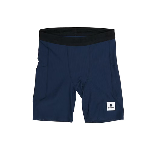 Saysky Combat+ Rib Short Tights 8" for Herre i blå har sort linning, et hvidt rektangulært stjernemærke nederst på venstre ben, sidelommer og synlige syninger.