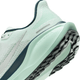 Nærbillede af hælen og sålen på Nike Pegasus 41 Dame i Ghost Aqua/Metallic Silver-Mint Foam, der viser den teksturerede React-skumsål, overdelen i mesh og det synlige Nike-branding på siden og bagsiden.