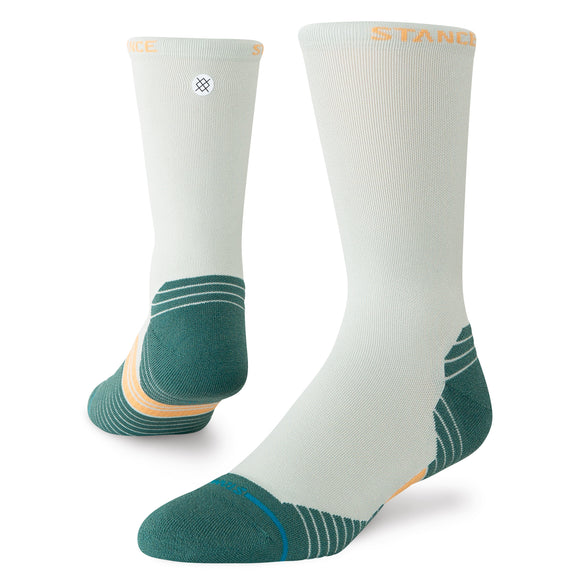 Et par Stance Doubled Up Light Crew unisex strømper i blågrøn. Den ene strømpe står oprejst, mens den anden er vinklet for at fremhæve performance-designet og detaljerne i bunden og på siden.