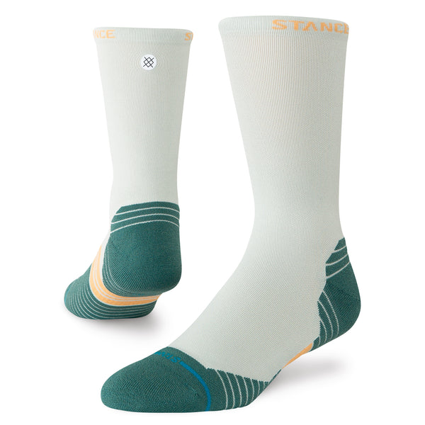 Et par Stance Doubled Up Light Crew unisex strømper i blågrøn. Den ene strømpe står oprejst, mens den anden er vinklet for at fremhæve performance-designet og detaljerne i bunden og på siden.
