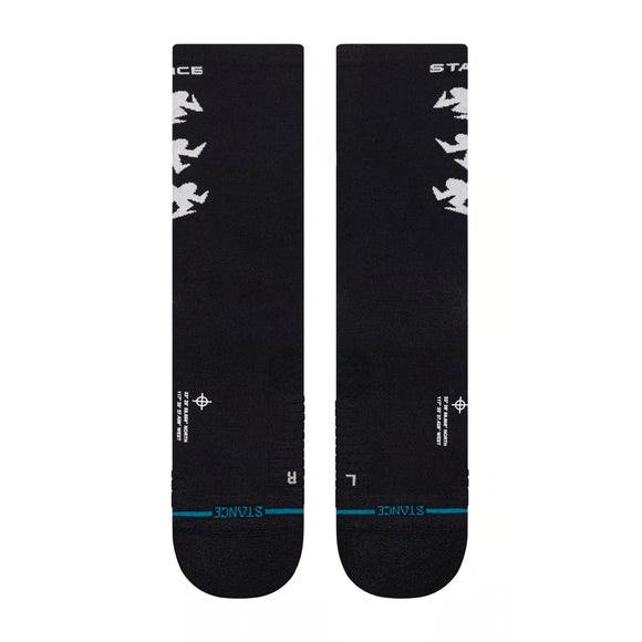 Stance Runner Light Crew Sock, Unisex, Black har hvide grafiske designs nær toppen, L- og R-labels, en turkis stribe over tåen og Stance-logoet ved tæerne. Disse åndbare sokker er perfekte til løb.