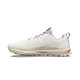 Et billede set fra siden af Altra Lone Peak 9+ Dame-løbeskoen i farvekombinationen Perfectly Pale/Pearl/Bark med en tyk, struktureret sål, lyselilla detaljer og et diskret logo på siden, set på en ensfarvet hvid baggrund.