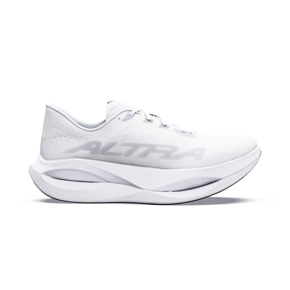 Altra Vanish Carbon 3, Herre i hvid/sølv/hvid er en hvid løbesko med en tyk, buet sål, overdel i mesh og diskret Altra-logo på siden, der fremstår på en ensfarvet hvid baggrund.