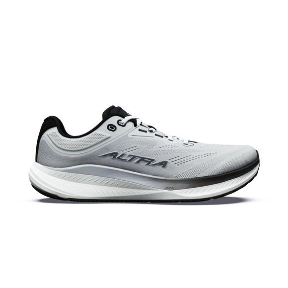 En Altra Torin 9 herresko i farvekombinationen Ultimate Grey/Black/Vapor Blue med Altra-logo, Zero Drop-design, hvid sål med sort mønster og snørelukning. Vist på en ensfarvet hvid baggrund.