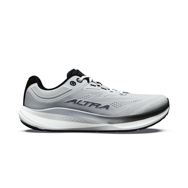 En Altra Torin 9 herresko i farvekombinationen Ultimate Grey/Black/Vapor Blue med Altra-logo, Zero Drop-design, hvid sål med sort mønster og snørelukning. Vist på en ensfarvet hvid baggrund.
