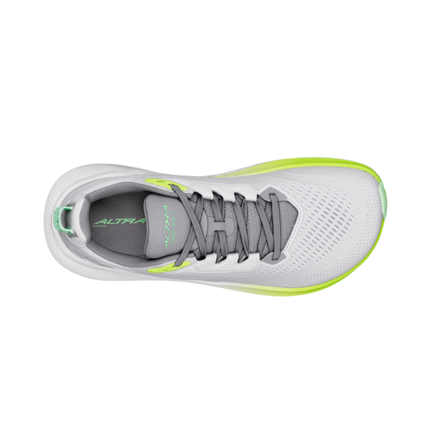 Et topbillede af Altra Fwd Via 2, Dame, Gray viser hvid og grå med grønne accenter, åndbar mesh-overdel, grå snørebånd samt branding på tungen og indersålen for en naturlig løbestil.