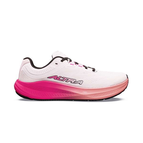 Altra Torin 9 Dame i farven Ccnt Crm/Pink Flow har en hvid overdel, sorte snørebånd og sål, lyserøde farveovergange på mellemsålen og logoet, Zero Drop, FootShape-tåkappe samt ALTRA-logo på siden, vist på en ensfarvet hvid baggrund.